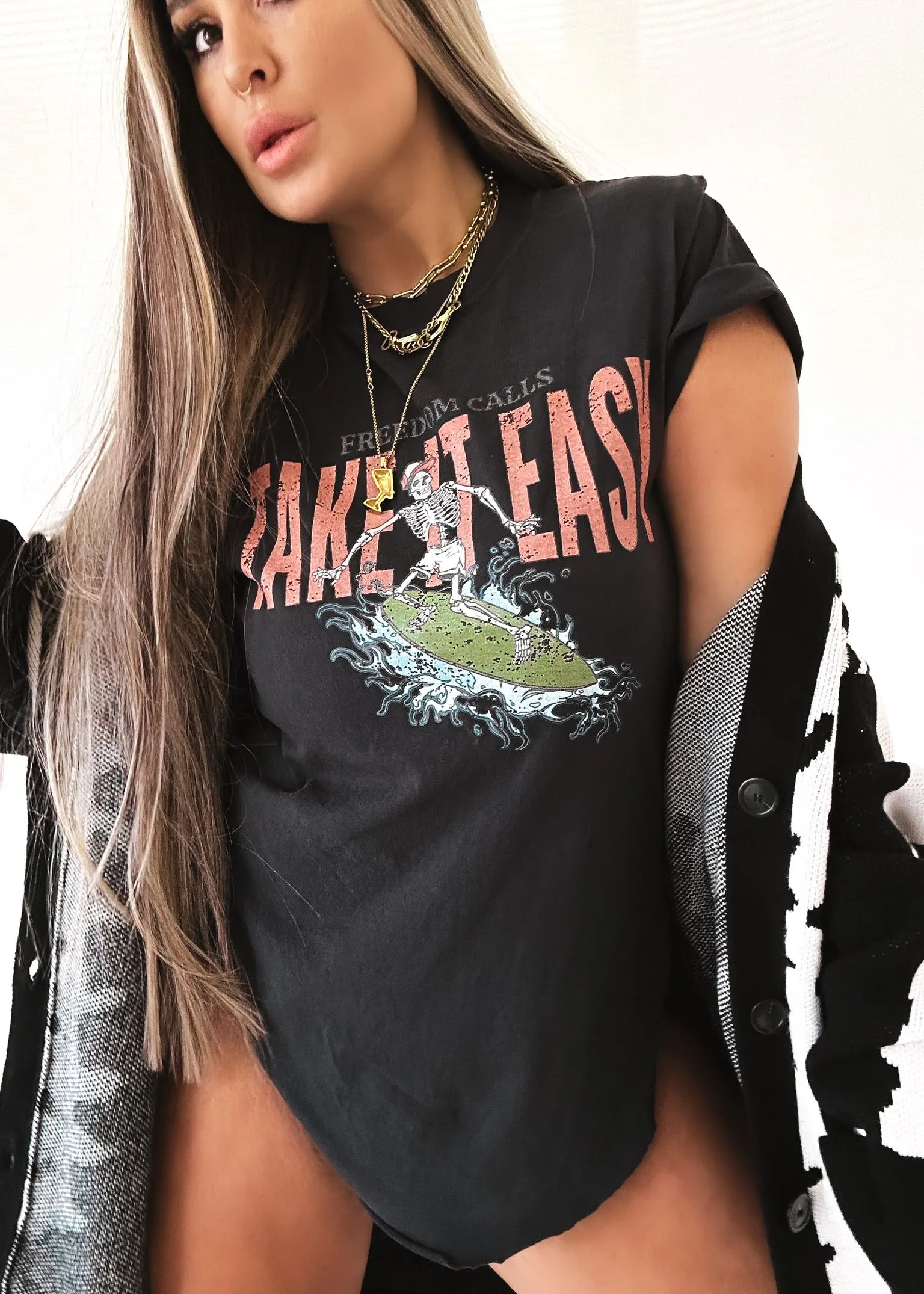 FREEDOM CALLS SIDE SLIT TEE